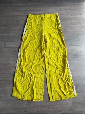 Daily Practice wide leg yellow with white and beige side stripe pants - size lar